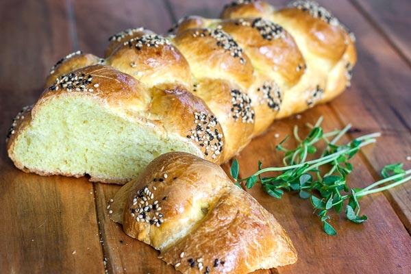 http://www.bakingglory.com/wp-content/uploads/2011/05/challah-bread.jpg